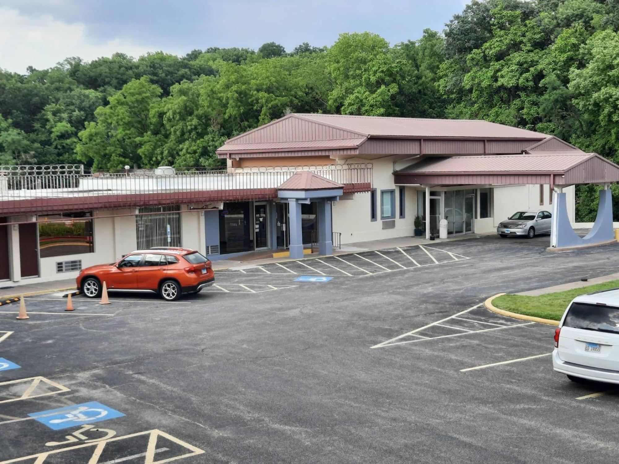 Americas Best Value Inn โมลีน ภายนอก รูปภาพ