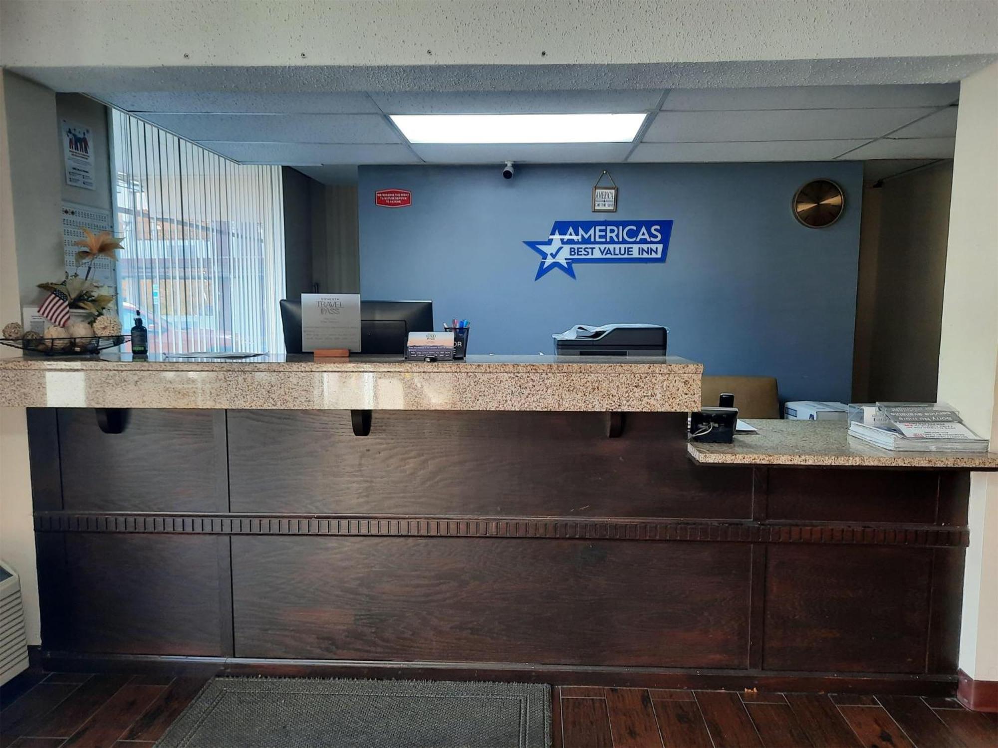 Americas Best Value Inn โมลีน ภายนอก รูปภาพ